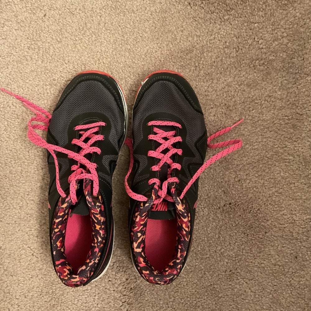 Nike tennis shoes, 6.5, gray